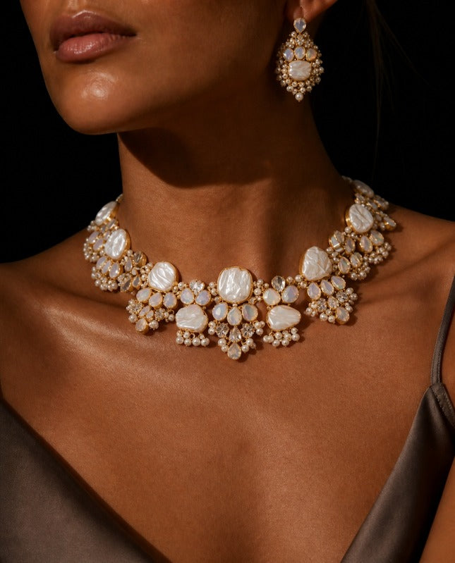 Ellevngems pearl necklace worn by a model